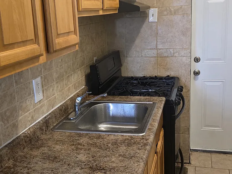3058 N Swanson St — Photo 6