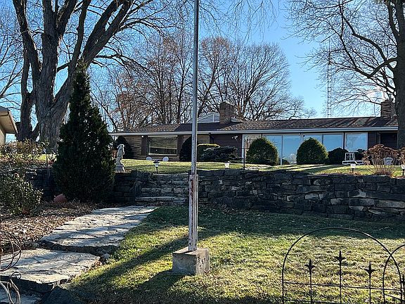 5th image of 136 Circle Dr