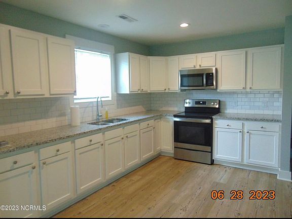 3rd image of 2127 Fowler St #A