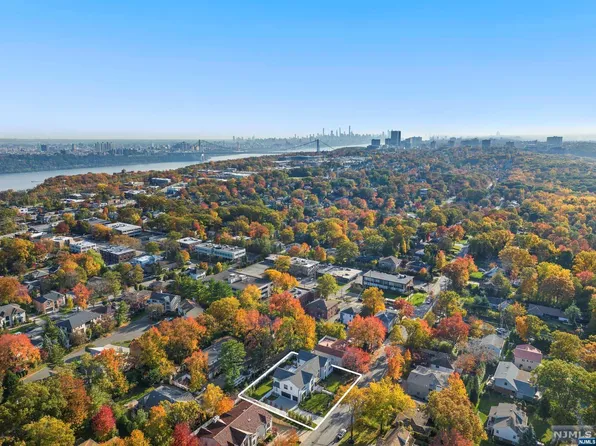 509 Summit St, Englewood Cliffs, NJ 07632