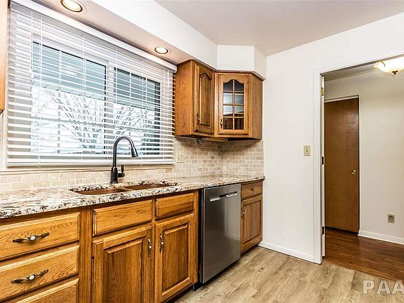5th image of 2710 W Gilbert Ave