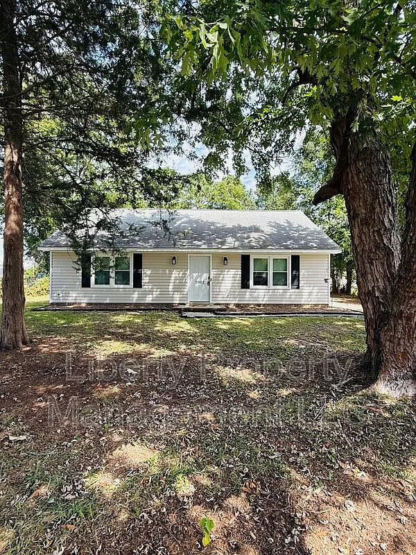 3 bed, 2.0 bath, 1200 sqft, $1,450 — Photo 2