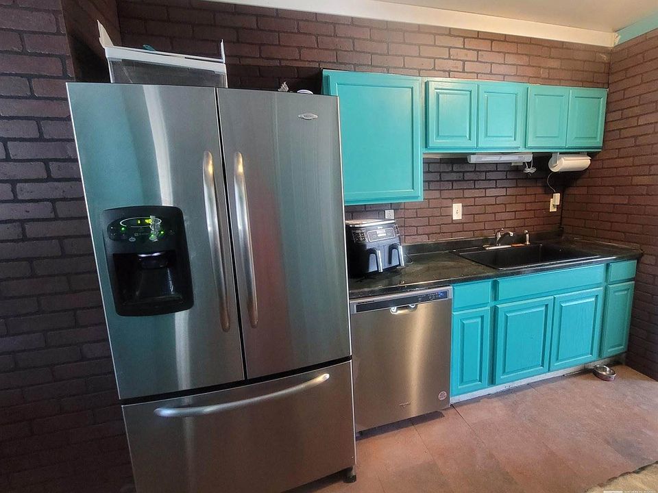 2nd image of 65 E 3rd St