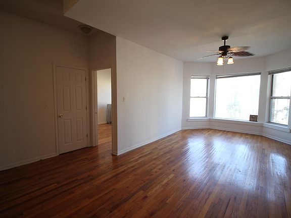 3rd image of 2316 N California Ave APT 81