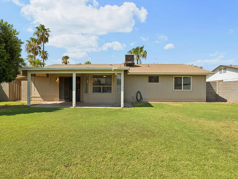 737 W El Prado Rd — Photo 2