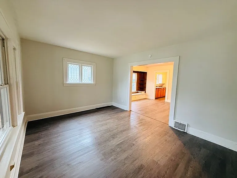 9302 Rosewood Ave — Photo 4