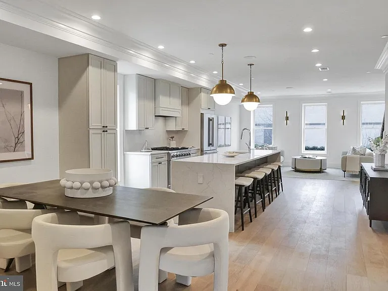 1335 11th St NW #Penthouse 4 — Photo 1