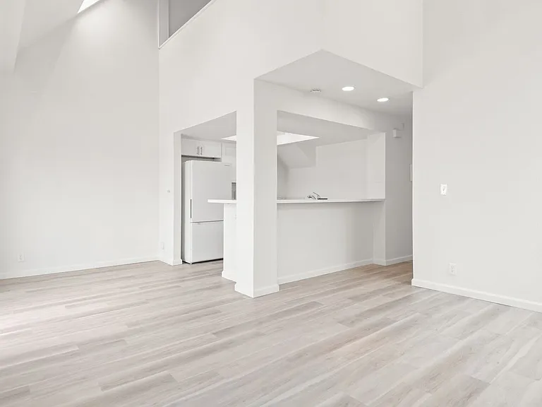 921-933 Seacoast Drive — Photo 11