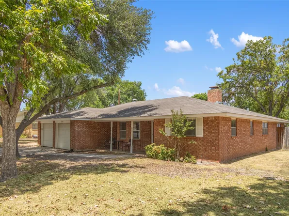 2102 16th St, Brownwood, TX 76801