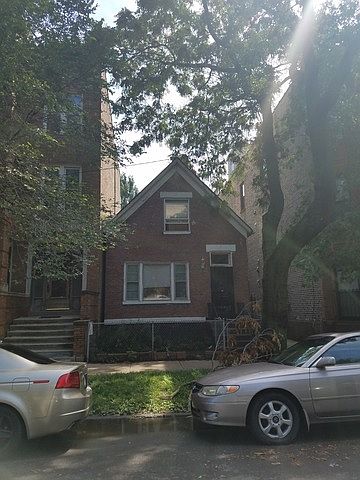 2nd image of 819 N Hoyne Ave
