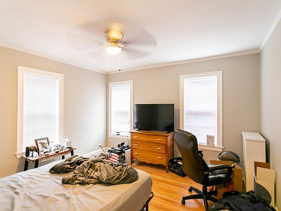 5th image of 6258 N Artesian Ave APT 2