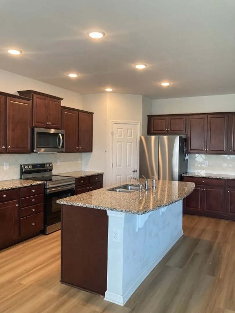 Well Appointed 2 Story Home in Lebanon — Photo 3