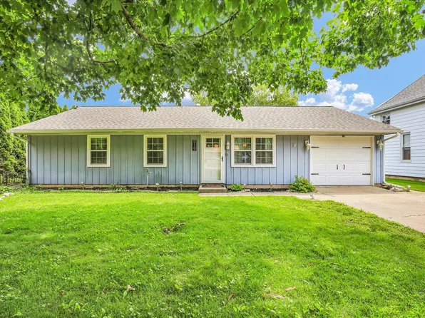 919 N Center St, Tuscola, IL 61953