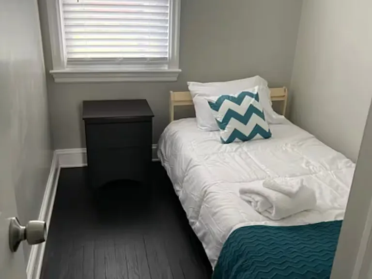 5802 Field Pl NE — Photo 3