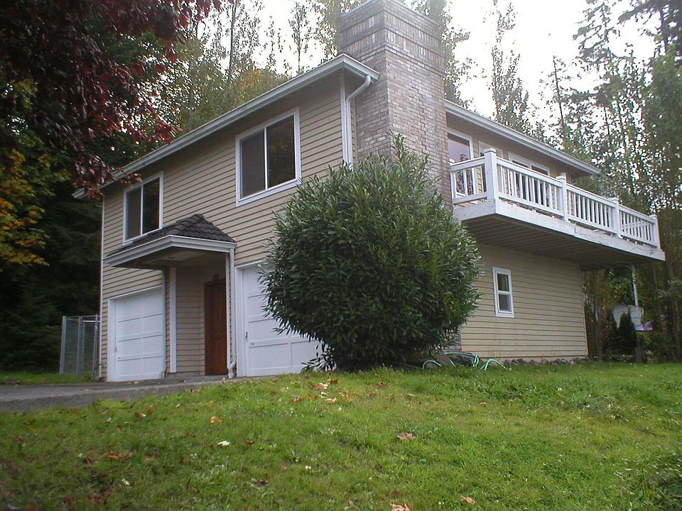 Charming Lakefront / View Home