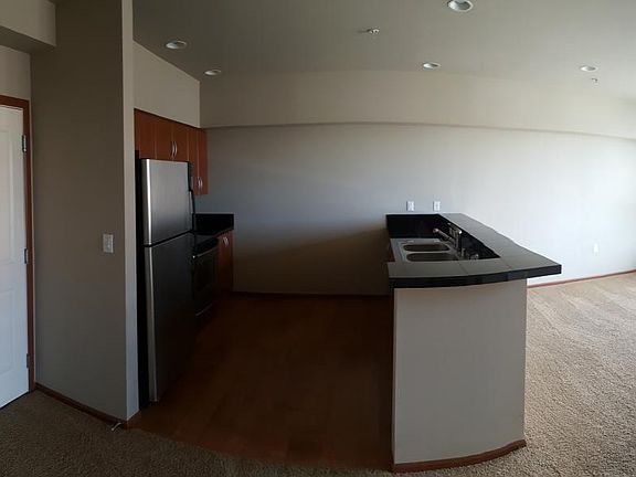 4th image of 1 St Helens Ave APT 401