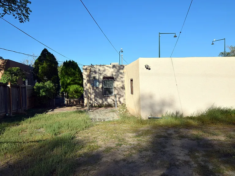 402 Girard Blvd SE — Photo 15