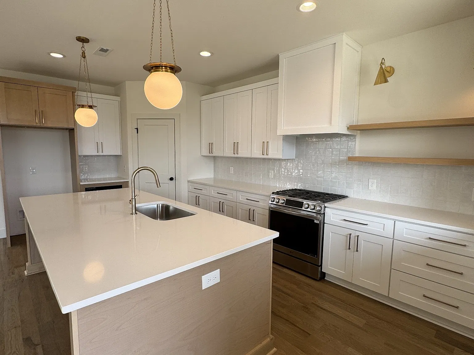 4 bed, 3.5 bath, 2289 sqft, $3,050 — Photo 4