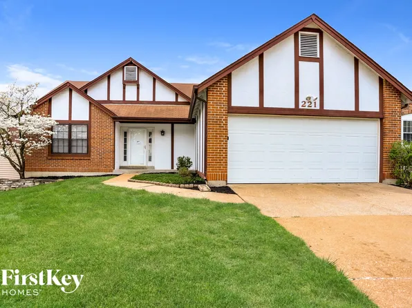 221 Brookmont Farm Ct, Ballwin, MO 63021