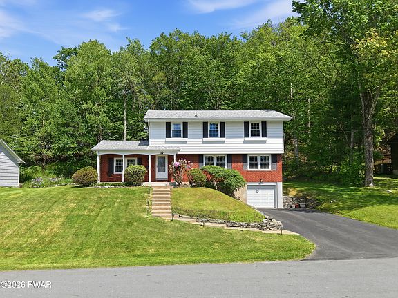 3rd image of 17 Elizabeth Ave