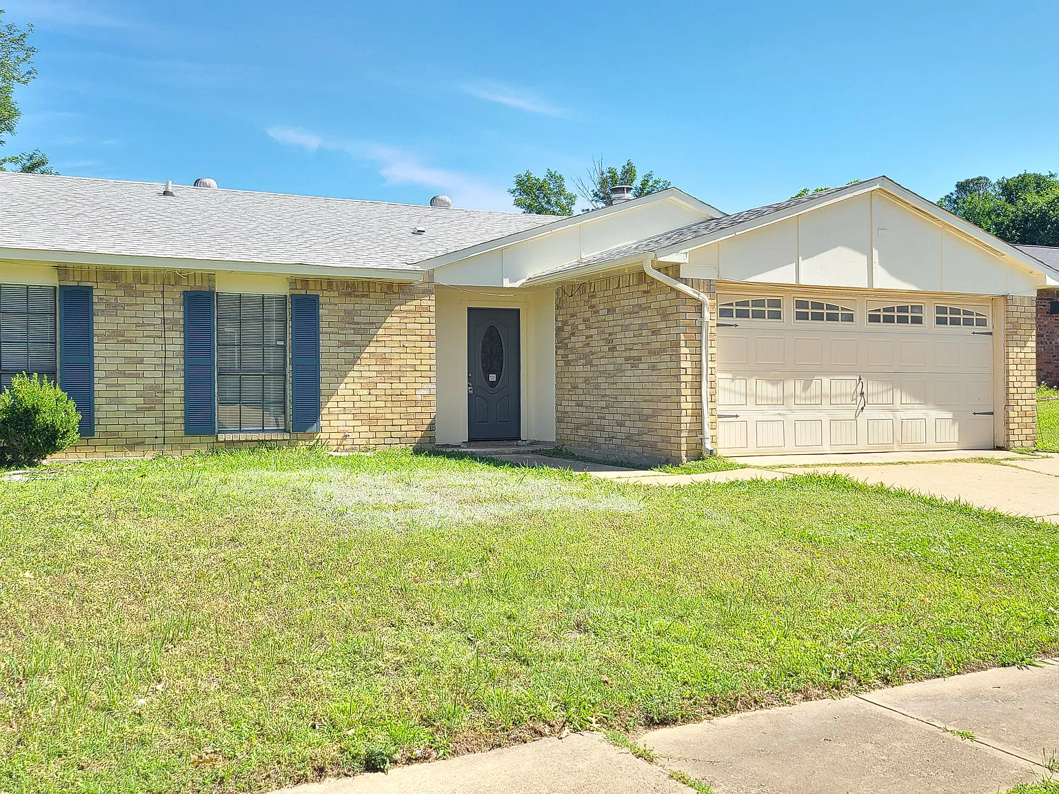 4 bed, 1875 sqft, $2,295 — Photo 1