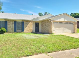 6705 Greenfield Dr, Arlington, TX 76016