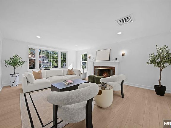 5th image of 55 Forest Rd