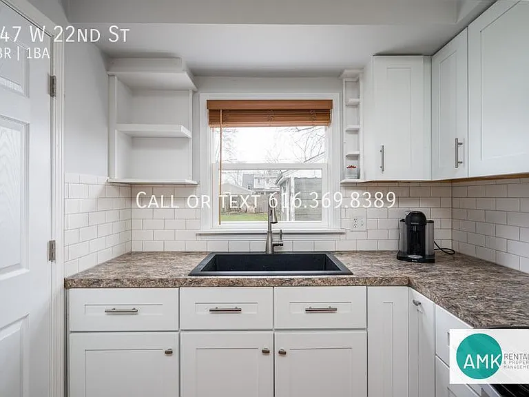 247 W 22nd St — Photo 14