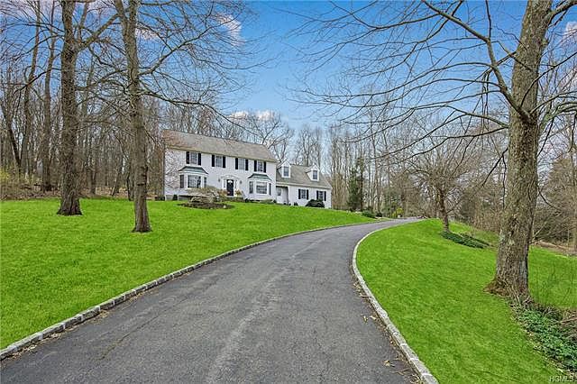 1st image of 15 Fernbrook Dr