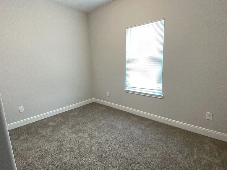 832 Elkhart St #C — Photo 10