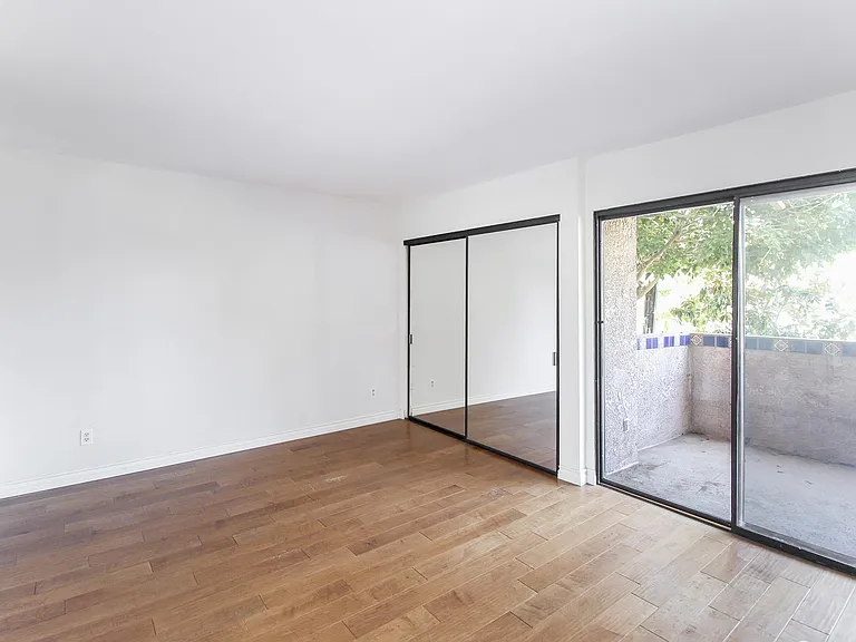 601 E California Blvd #204 — Photo 11