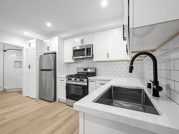 4th image of 3335 Stocker St W #1/4