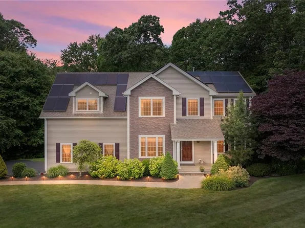37 Crest Cir, Smithfield, RI 02917