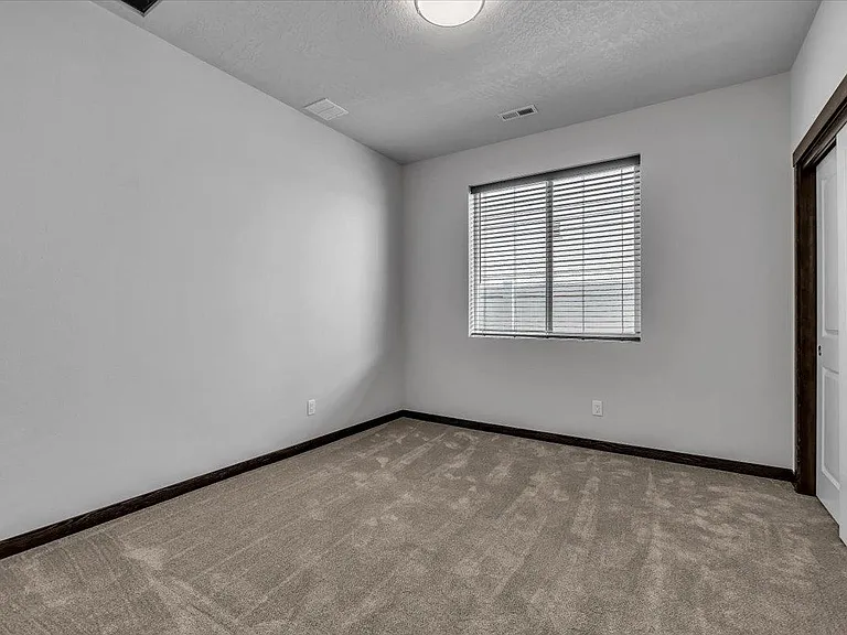 2905 N Corvus St — Photo 15