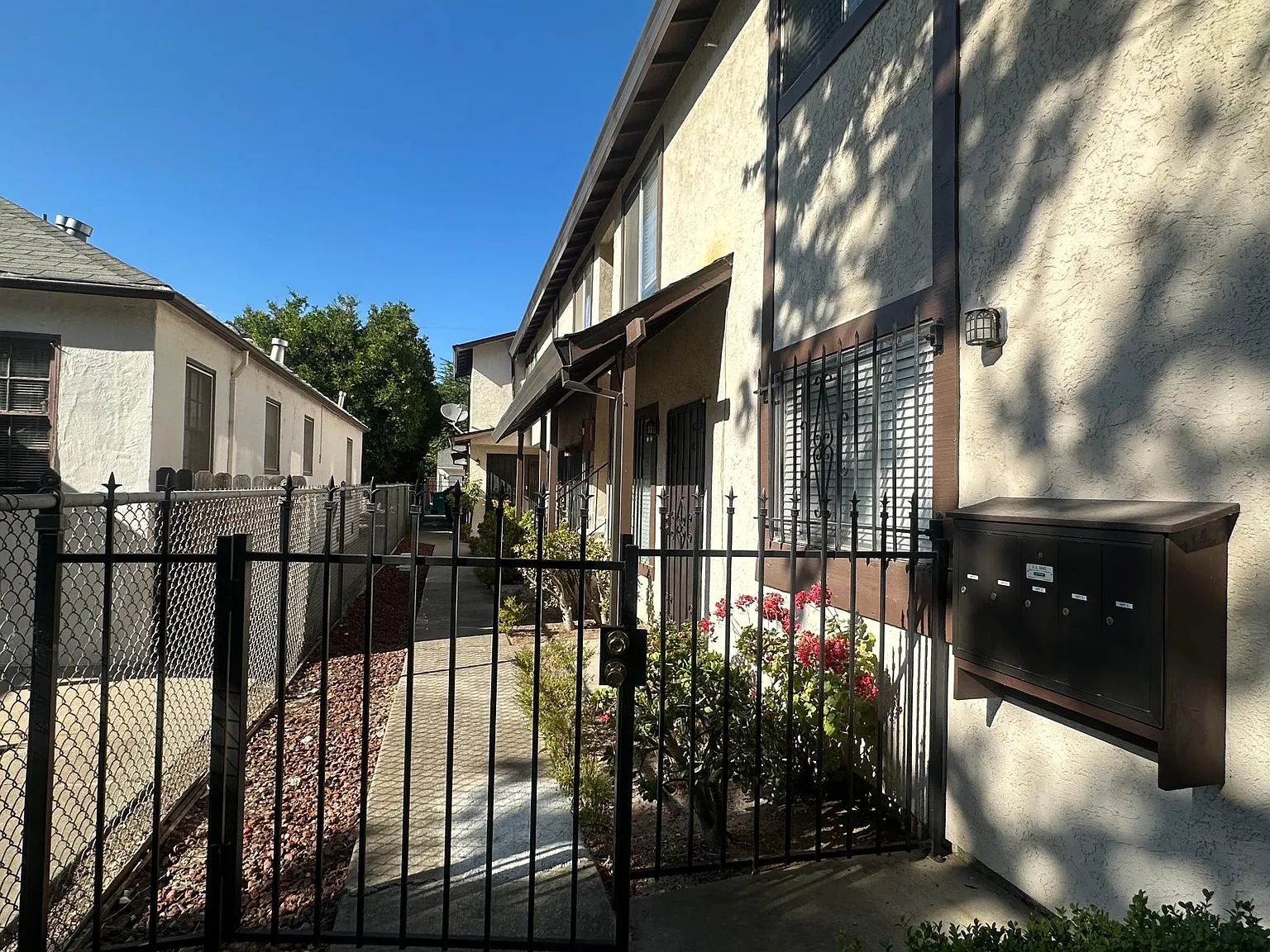 2 bed, 900 sqft, $1,850 — Photo 1