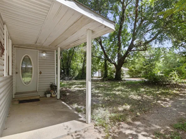 131 Blanton Rd, Palestine, TX 75803