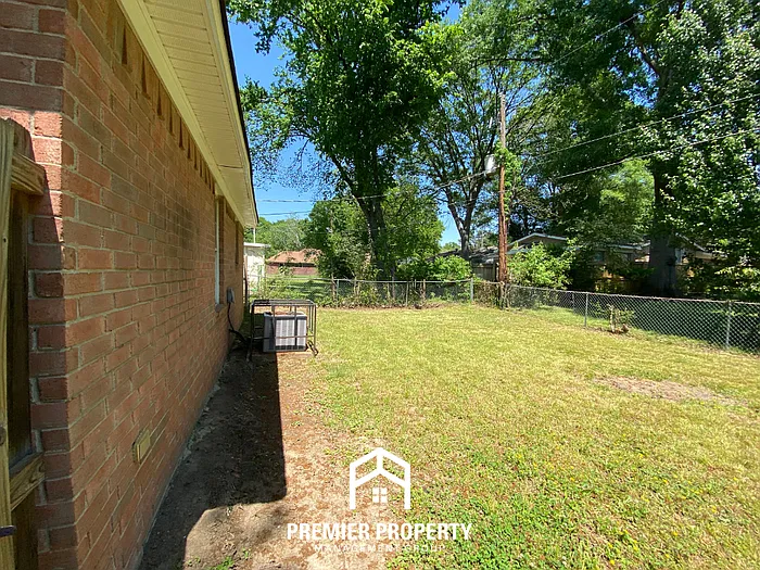 2584 Parkview Dr — Photo 19