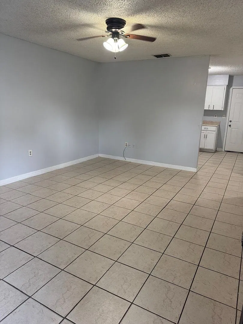 1713 Birchwood Cir — Photo 4