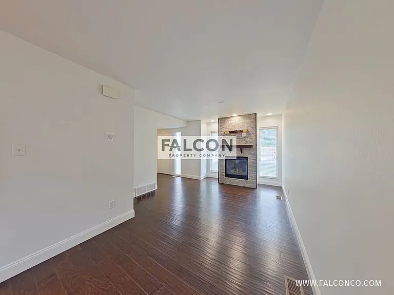 673 Shooks Ln — Photo 3