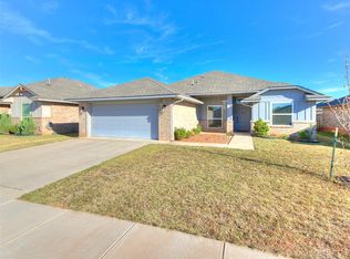 11621 SW 9th St, Yukon, OK 73099