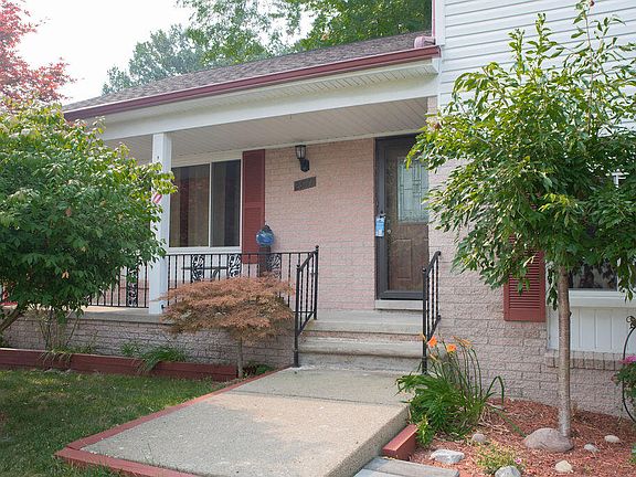 2nd image of 26177 Kinyon St