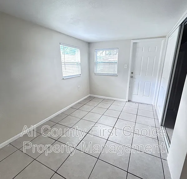 613 1st Ave NE #B — Photo 10
