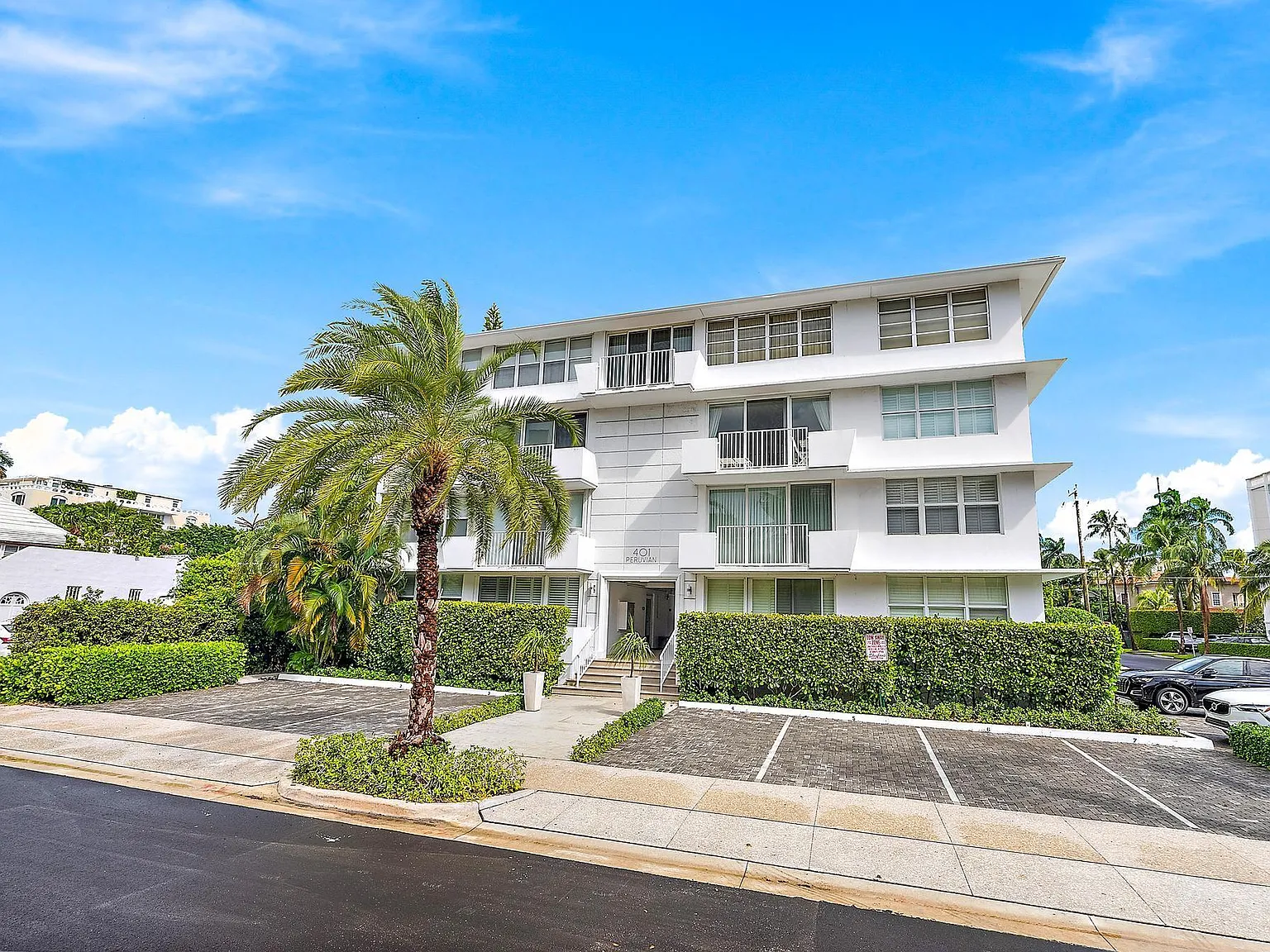 1 bed, 1.0 bath, 580 sqft, $10,500 — Photo 2