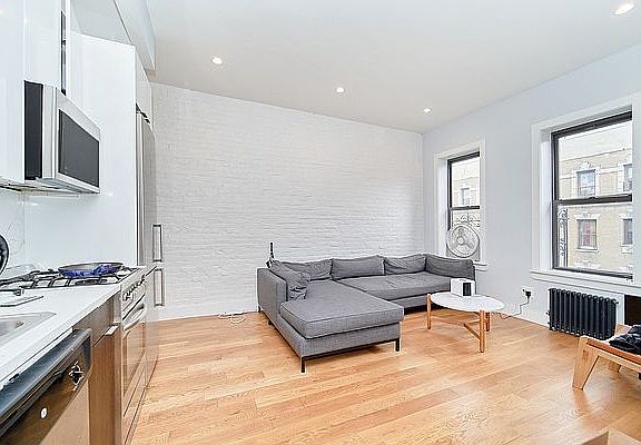 4th image of 526 W 139th St #22