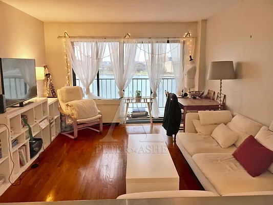 Rented by Peter Ashe | media 53