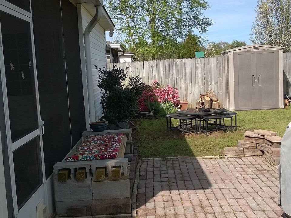 2nd image of 416 Dorothy Ct