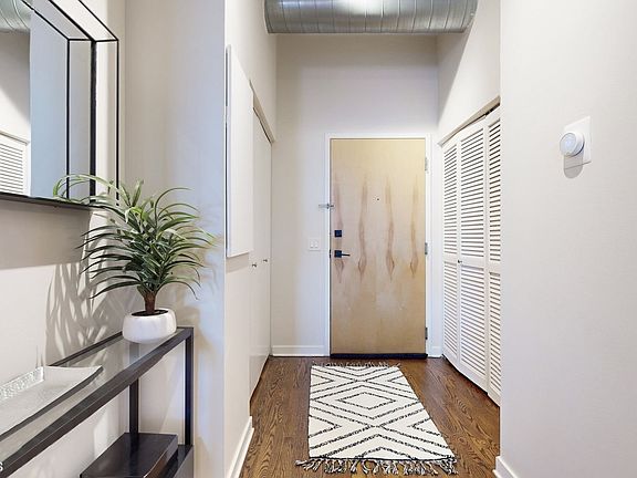 2nd image of 4011 N Francisco Ave Unit 408
