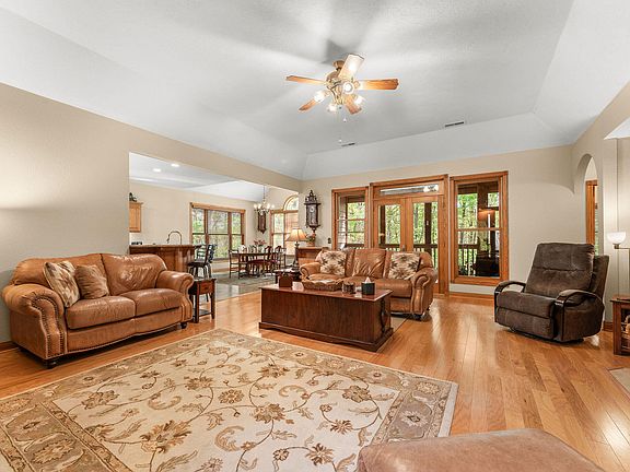 3rd image of 1015 Silvercrest Place