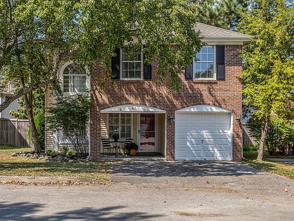 3rd image of 417 Newbary Ct