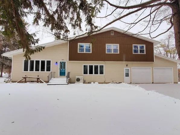 N4574 Broadway St, New London, WI 54961